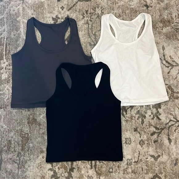 Tops - Set of 3 cropped cotton tanks, size small